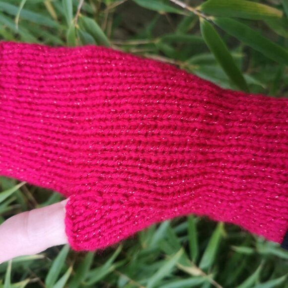 Red Sparkle Glitter Handmade Knit Twist Fingerless Gloves - Picture 7 of 9